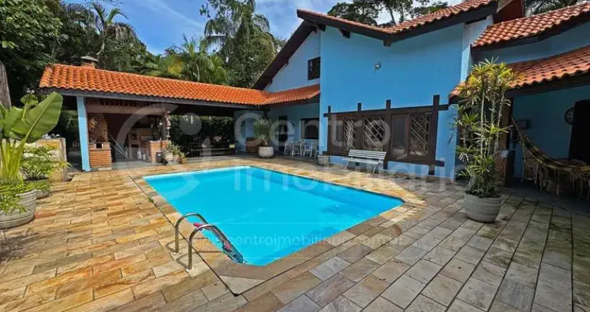 CASA à venda com piscina e 3 quartos em Peruíbe, no bairro Estância São Marcos