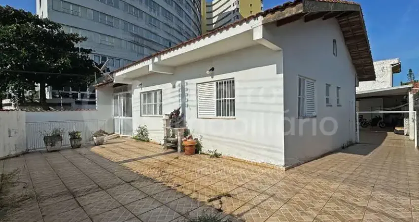 CASA à venda com 2 quartos em Peruíbe, no bairro Centro