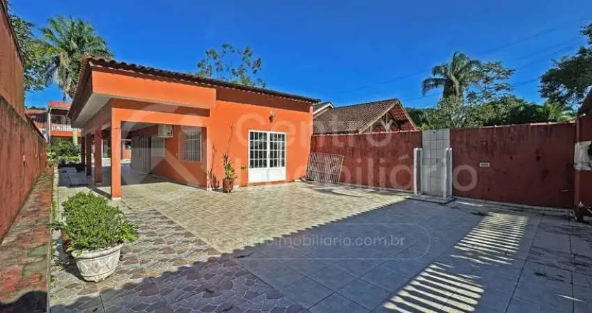 CASA à venda com 4 quartos em Peruíbe, no bairro Quinta do Guarau