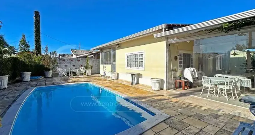 CASA à venda com piscina e 3 quartos em Peruíbe, no bairro Balneario Sambura