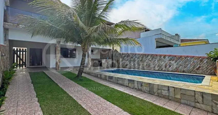 Casa à venda com piscina e 3 quartos em peruíbe, no bairro estancia sao jose