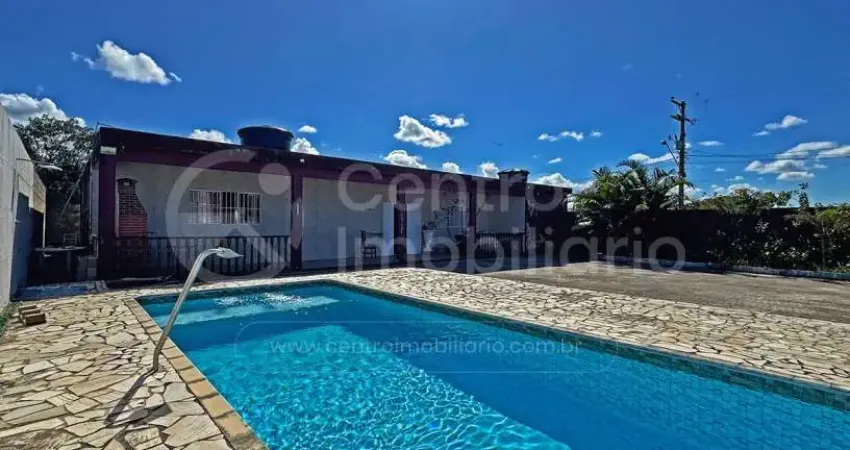 Casa à venda com piscina e 5 quartos em peruíbe, no bairro santa anna
