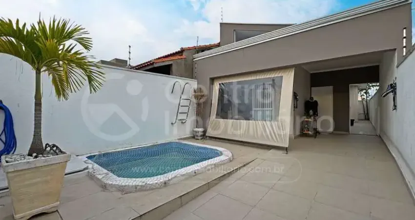 CASA à venda com piscina e 2 quartos em Peruíbe, no bairro Flora Rica III