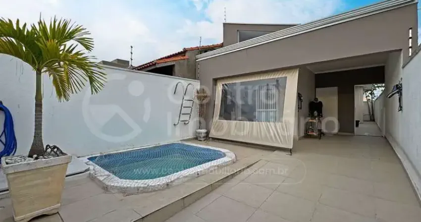 Casa à venda com piscina e 2 quartos em peruíbe, no bairro flora rica iii
