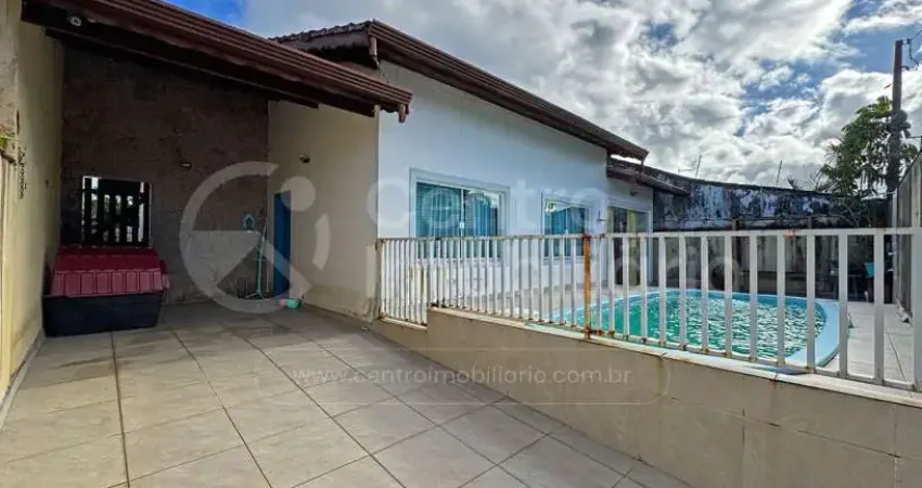 Casa à venda com piscina e 3 quartos em peruíbe, no bairro parque turistico