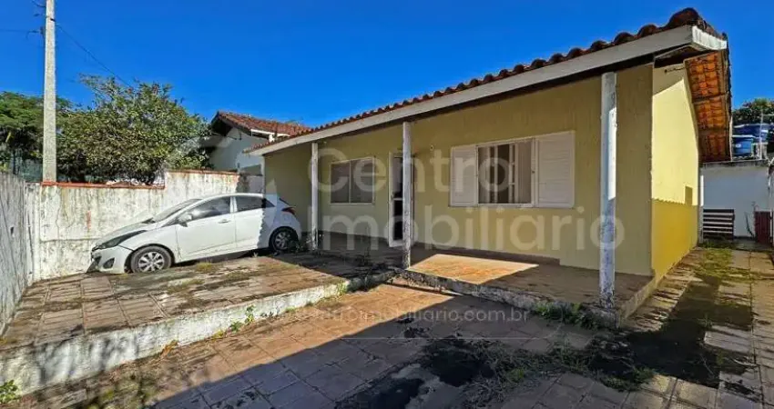 CASA à venda com 2 quartos em Peruíbe, no bairro Centro
