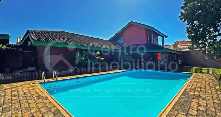 Casa à venda com piscina e 4 quartos em peruíbe, no bairro cidade nova peruíbe