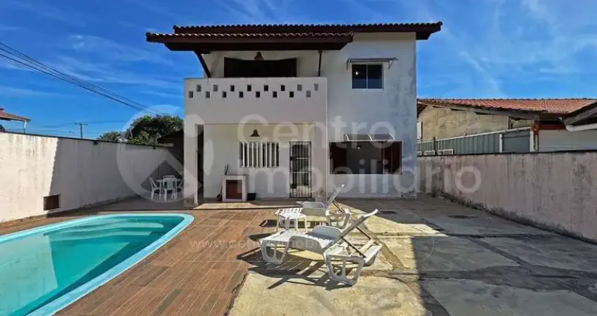 Casa à venda com piscina e 3 quartos em peruíbe, no bairro cidade nova peruíbe