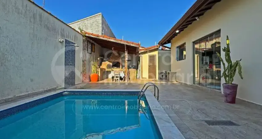 Casa à venda com piscina e 3 quartos em peruíbe, no bairro balneario florida