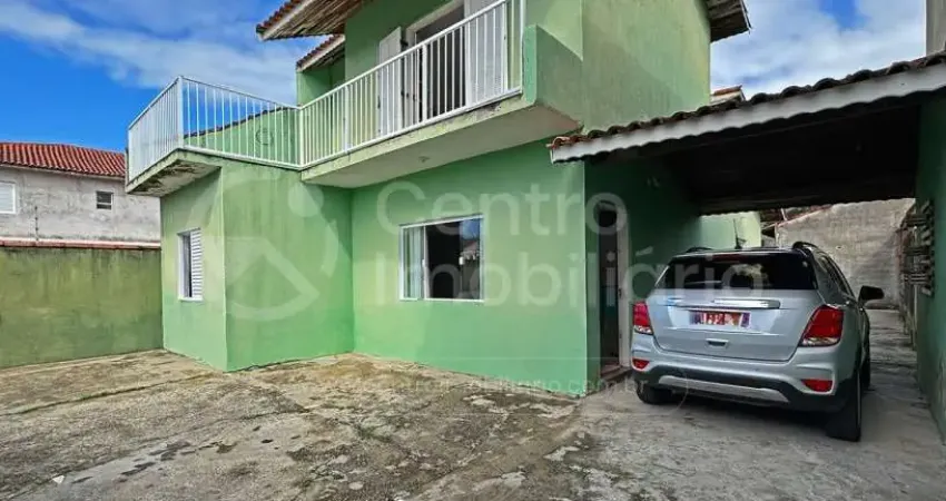 CASA à venda com 3 quartos em Peruíbe, no bairro Centro