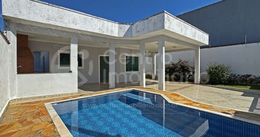 CASA à venda com piscina e 3 quartos em Peruíbe, no bairro Estancia Sao Jose