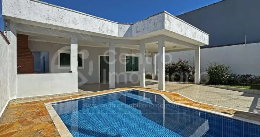Casa à venda com piscina e 3 quartos em peruíbe, no bairro estancia sao jose