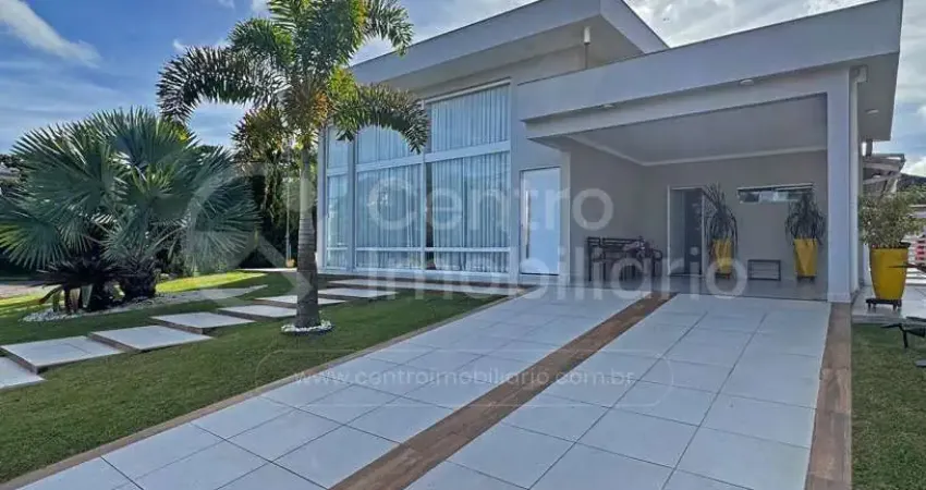 Casa à venda com piscina e 4 quartos em peruíbe, no bairro bougainvillee ii