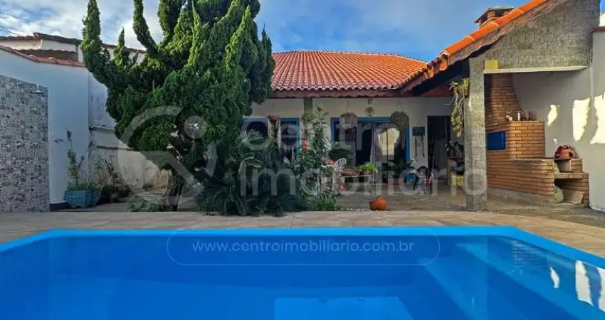 Casa à venda com piscina e 4 quartos em peruíbe, no bairro jardim três marias