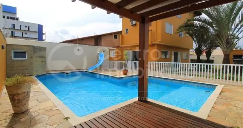 Casa à venda com piscina e 3 quartos em peruíbe, no bairro belmira novaes