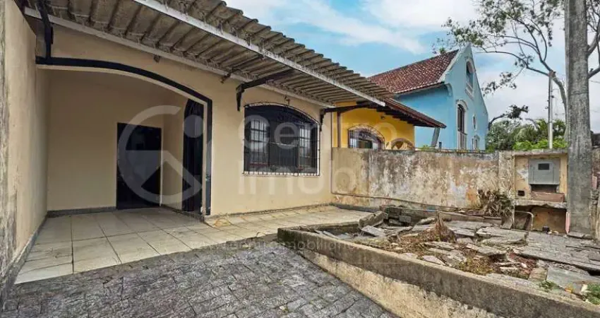 CASA à venda com 2 quartos em Peruíbe, no bairro Balneario Arpoador