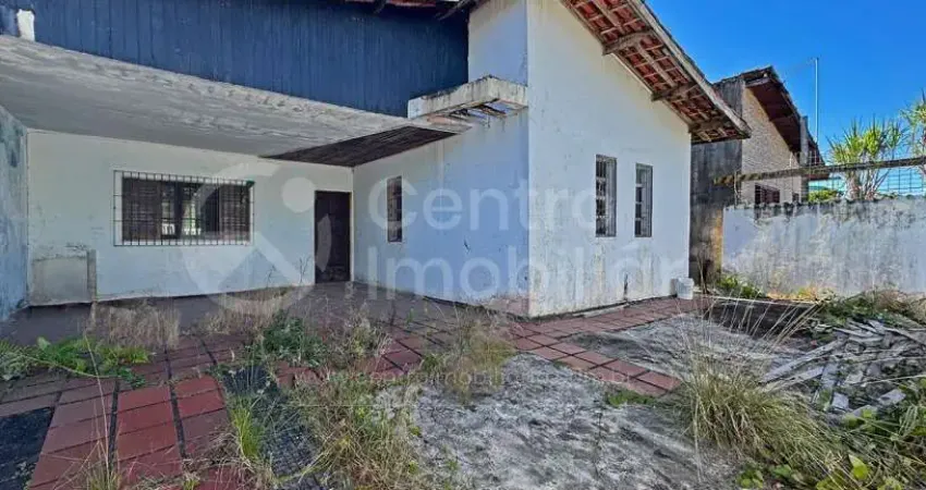 CASA à venda com 3 quartos em Peruíbe, no bairro Centro