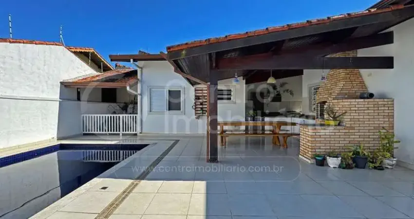 CASA à venda com piscina e 3 quartos em Peruíbe, no bairro Cidade Nova Peruíbe
