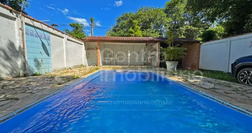 CASA à venda com piscina e 2 quartos em Peruíbe, no bairro Quinta do Guarau
