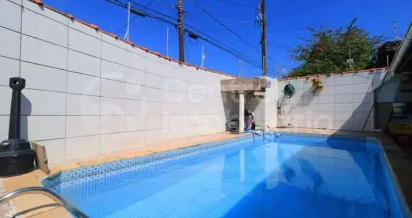 Casa à venda com piscina e 3 quartos em peruíbe, no bairro balneario sao joao batista