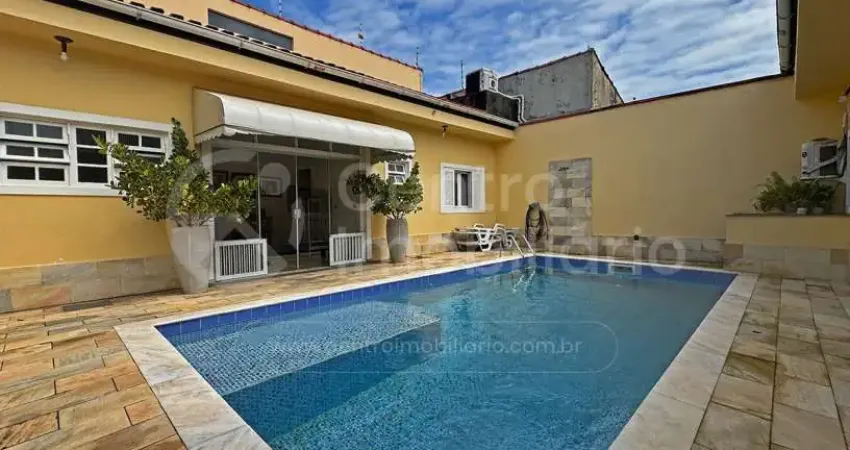 Casa à venda com piscina e 3 quartos em peruíbe, no bairro jardim beira mar