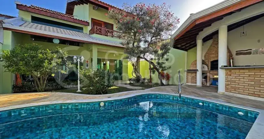 Casa à venda com piscina e 3 quartos em peruíbe, no bairro jardim marcia