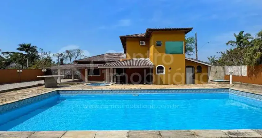 Casa à venda com piscina e 5 quartos em peruíbe, no bairro bougainvillee v