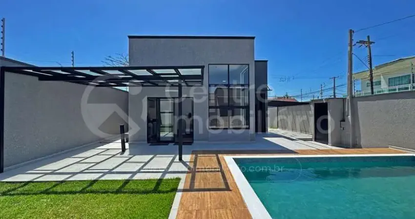 Casa à venda com piscina e 3 quartos em peruíbe, no bairro belmira novaes