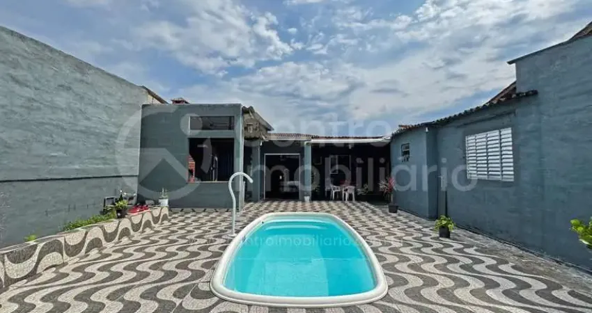 Casa à venda com piscina e 2 quartos em peruíbe, no bairro balneario sao joao batista