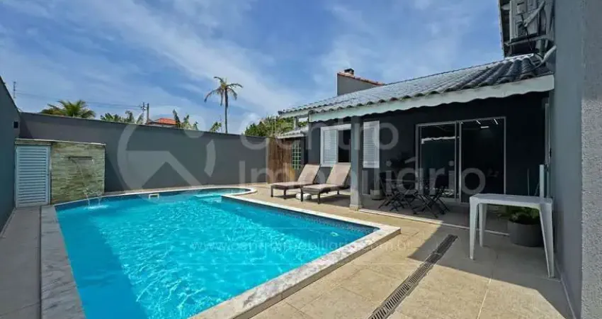 Casa à venda com piscina e 3 quartos em peruíbe, no bairro parque d aville