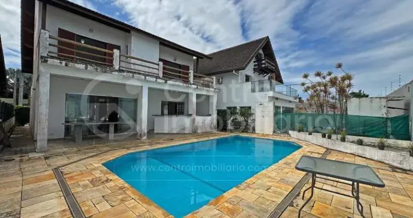 Casa à venda com piscina e 3 quartos em peruíbe, no bairro bougainvillee ii