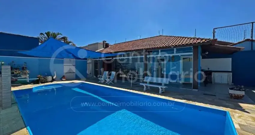 Casa à venda com piscina e 3 quartos em peruíbe, no bairro parque balneario oasis