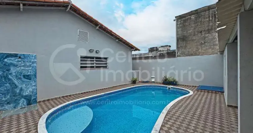 Casa à venda com piscina e 3 quartos em peruíbe, no bairro jardim ribamar
