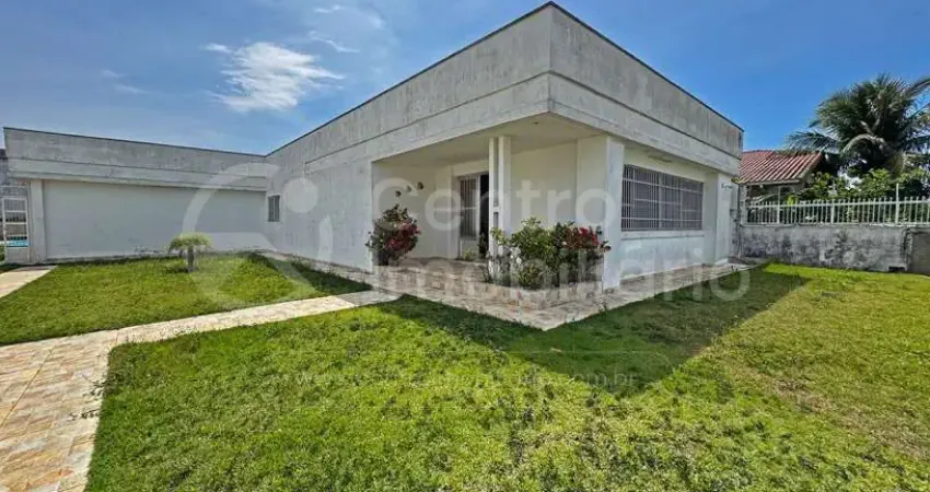 Casa à venda com piscina e 4 quartos em peruíbe, no bairro estancia balnearia convento velho
