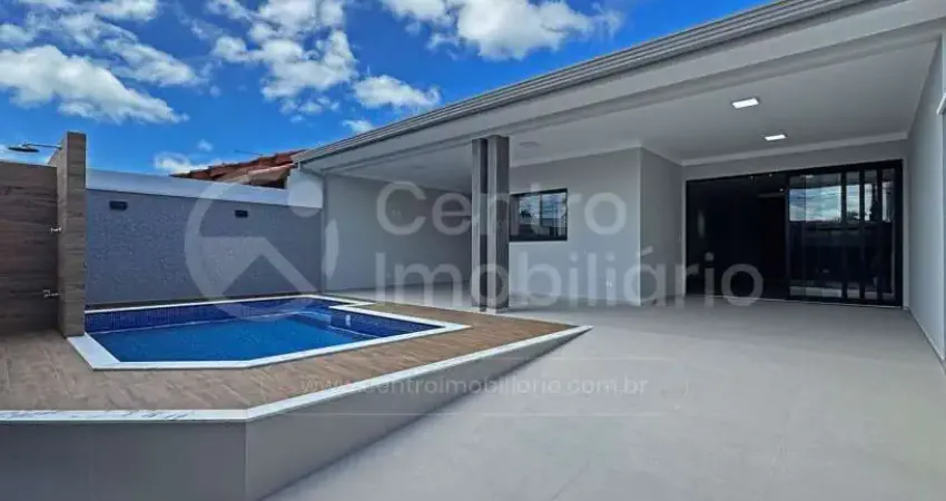 Casa à venda com piscina e 3 quartos em peruíbe, no bairro parque balneario oasis