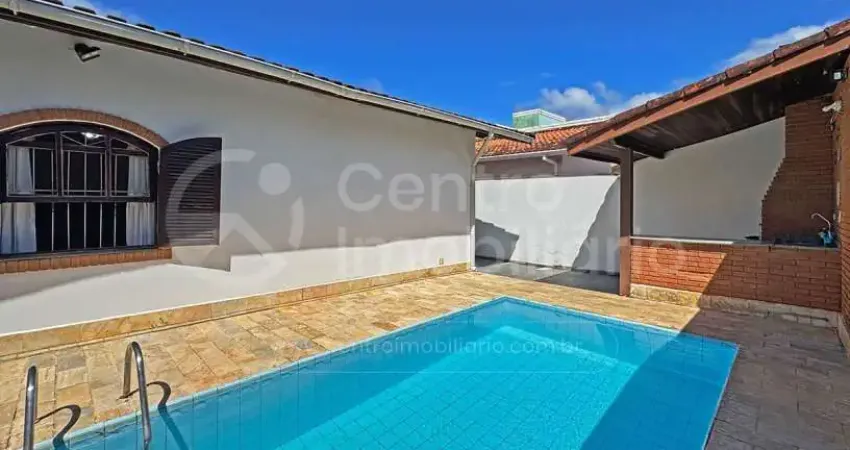 Casa à venda com piscina e 3 quartos em peruíbe, no bairro parque balneario oasis