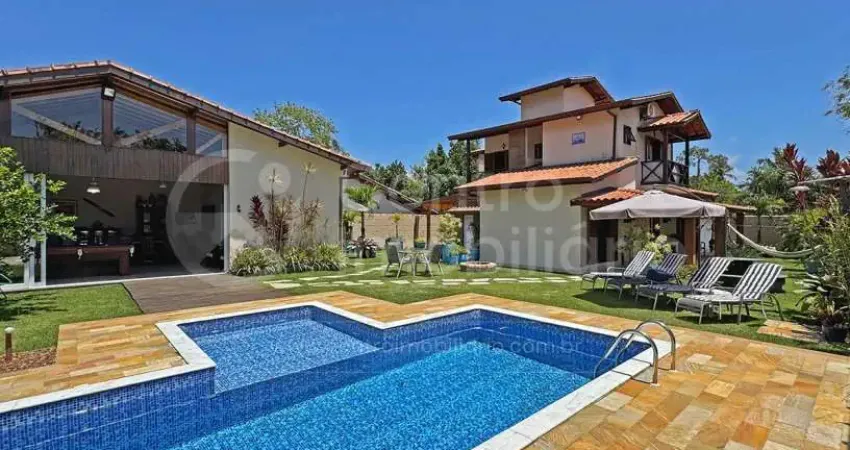 Casa à venda com piscina e 3 quartos em peruíbe, no bairro manaca dos itatins