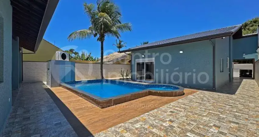 Casa à venda com piscina e 3 quartos em peruíbe, no bairro cidade nova peruíbe