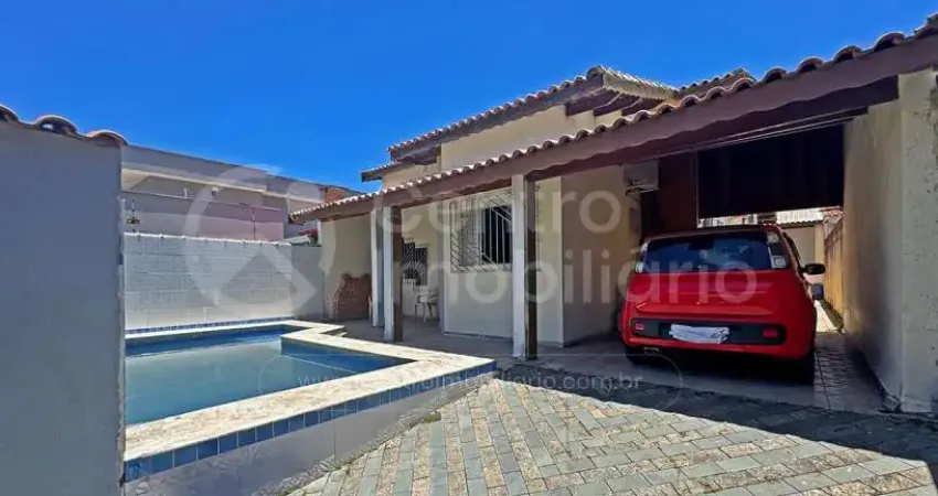 Casa à venda com piscina e 2 quartos em peruíbe, no bairro jardim icaraiba