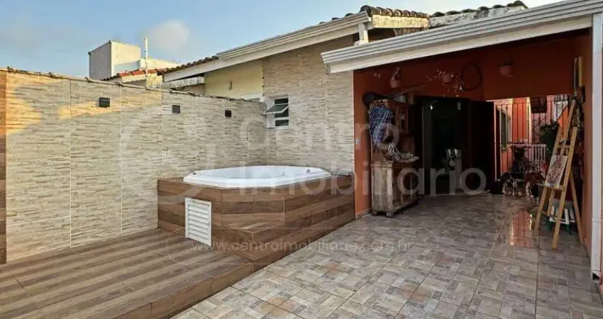Casa à venda com piscina e 2 quartos em peruíbe, no bairro jardim peruibe
