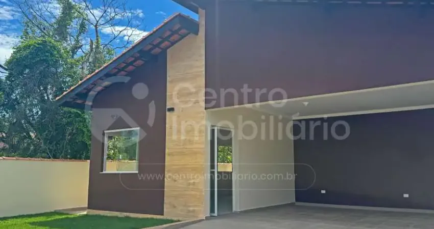 CASA à venda com piscina e 3 quartos em Peruíbe, no bairro Jardim Sao Luiz