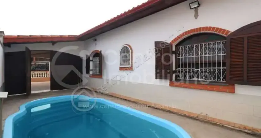Casa à venda com piscina e 2 quartos em peruíbe, no bairro parque balneario oasis