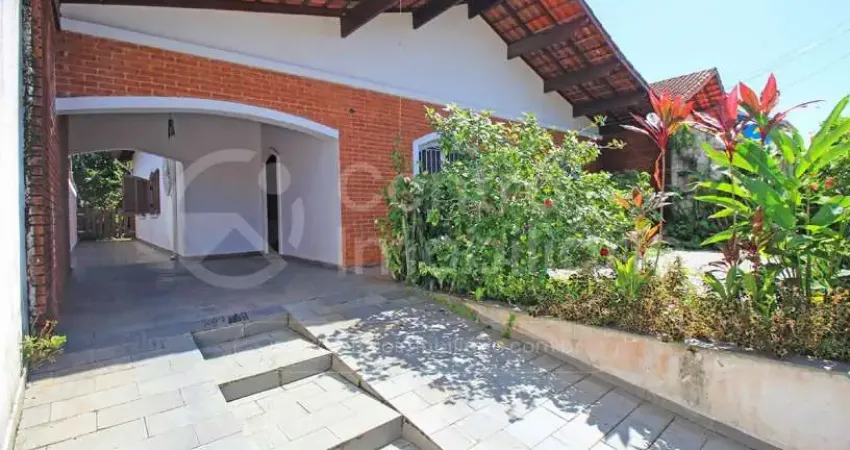 Casa à venda com 3 quartos em peruíbe, no bairro balneario arpoador