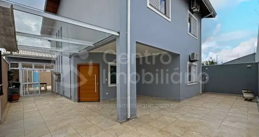 CASA à venda com piscina e 4 quartos em Peruíbe, no bairro Balneario Arpoador