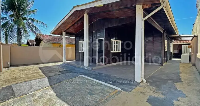 CASA à venda com 3 quartos em Peruíbe, no bairro Balneario Arpoador