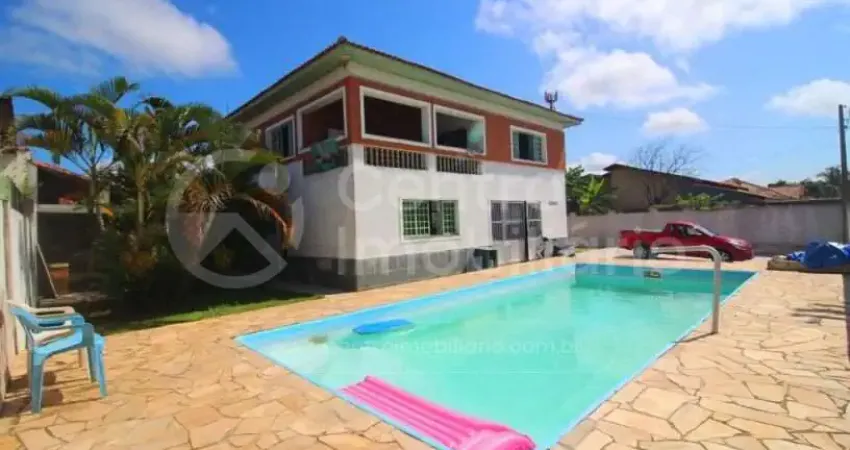 Casa à venda com piscina e 4 quartos em peruíbe, no bairro cidade nova peruíbe