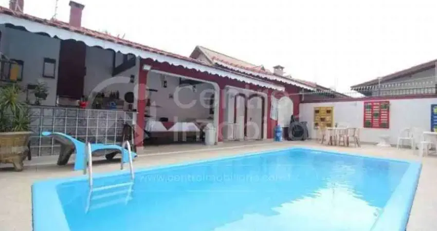 Casa à venda com piscina e 3 quartos em peruíbe, no bairro stella maris
