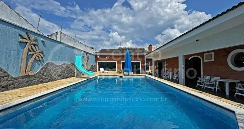 Casa à venda com piscina e 4 quartos em peruíbe, no bairro jardim ribamar