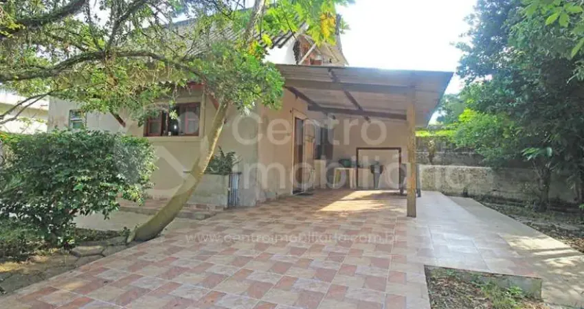 CASA à venda com 2 quartos em Peruíbe, no bairro Jardim Veneza