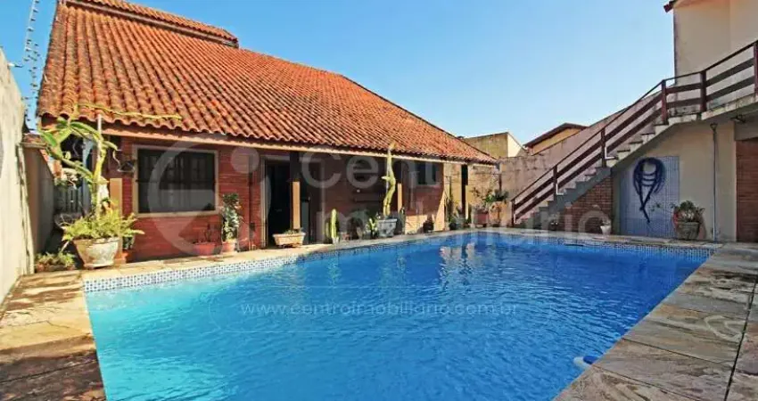 Casa à venda com piscina e 3 quartos em peruíbe, no bairro cidade nova peruíbe